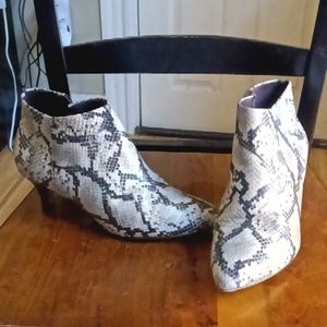 WOMEN'S SHOES